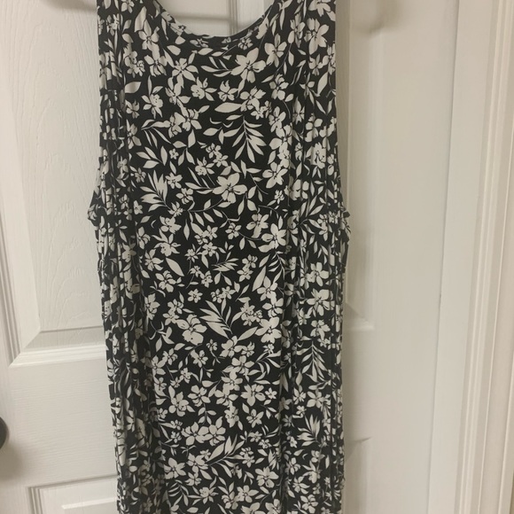 Old navy luxe tank NWOT - Picture 2 of 3